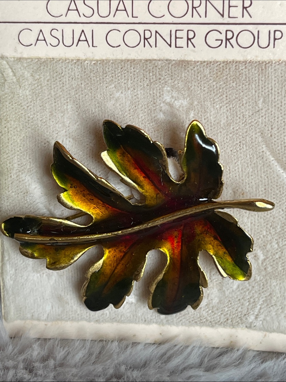 Casual Corner Multitone Enamel Oak Leaf Pin in Green and Brown